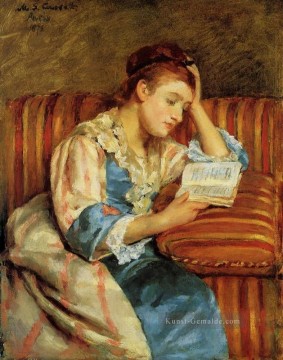 Frau Duffee sitzend auf einem gestreiften Sofa Lese Mütter Kinder Mary Cassatt Ölgemälde